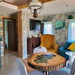 Dom Rybaka Lodge *
