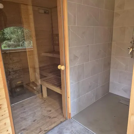 Dom Rybaka Деревянный коттедж Мирославец